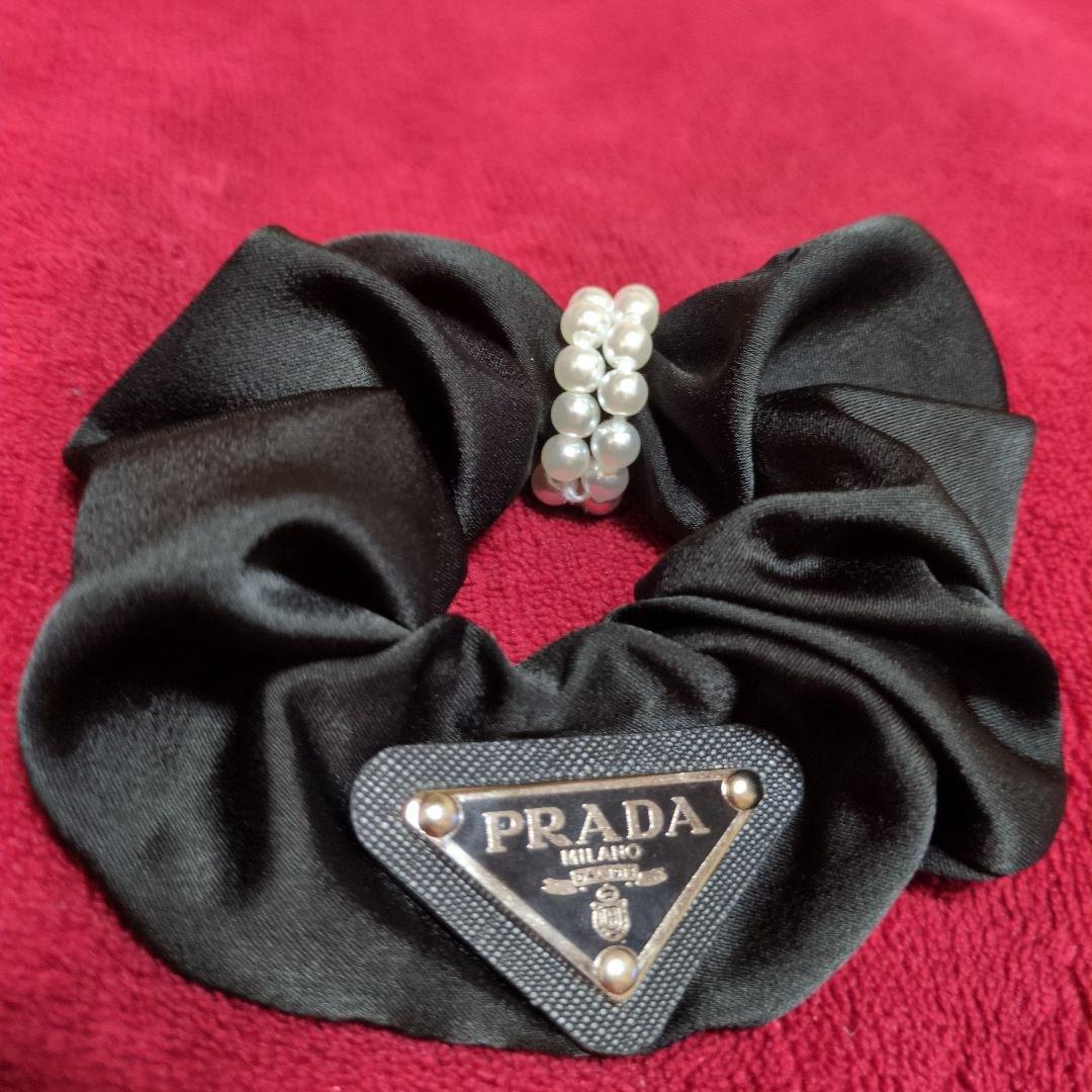 PRADA ブラック サテン シュシュ - メルカリ