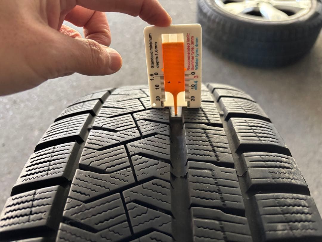 215/50/R17 スバル純正ホイールとピレリ スタッドレスの4本セット