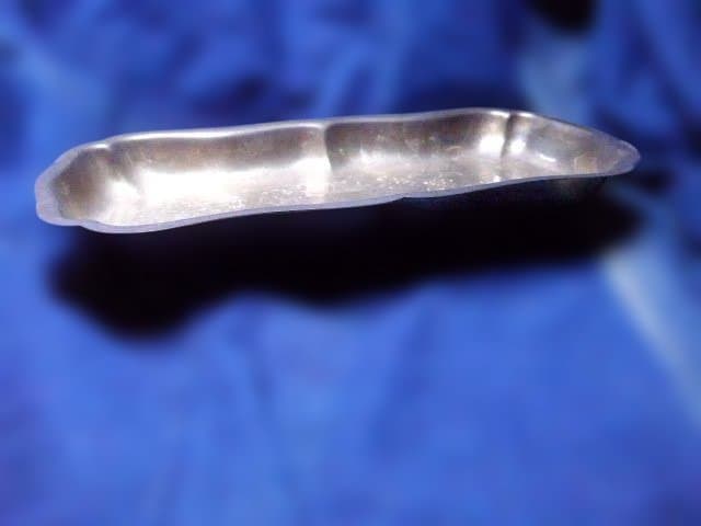 英国銀製品の老舗MFGのレオナルドシルバーの彫刻模様が施された