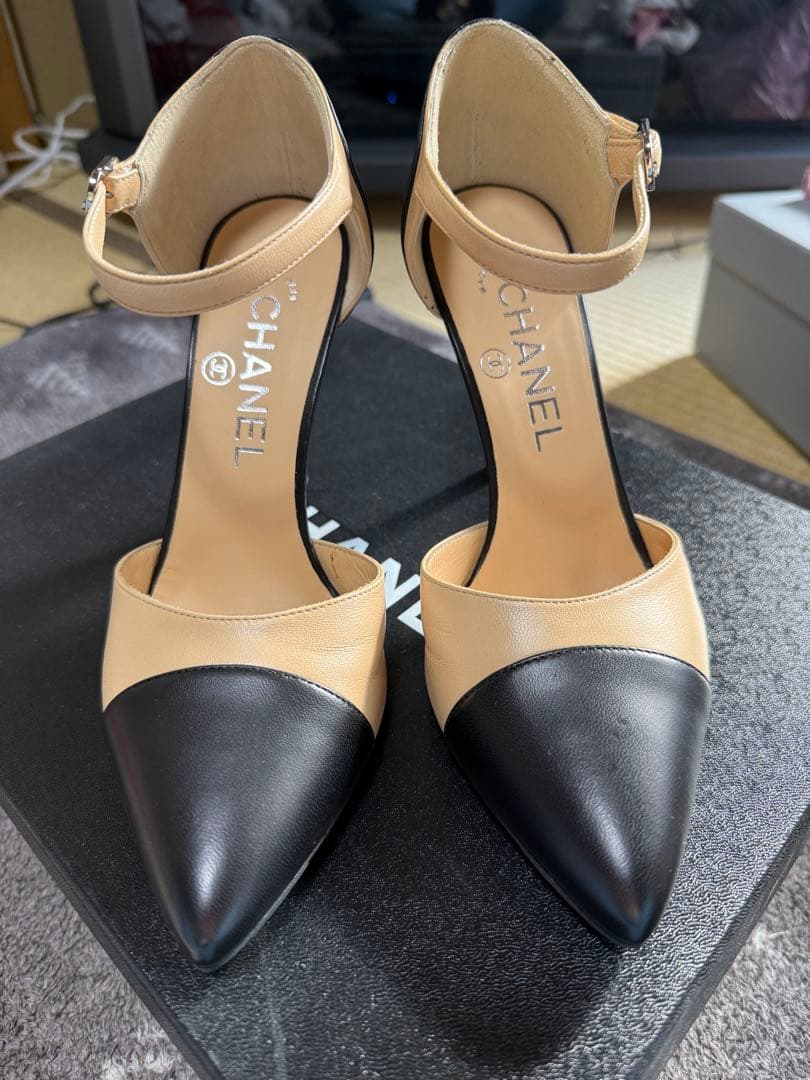 CHANEL ベージュ・ブラック ハイヒール・パンプス - メルカリ