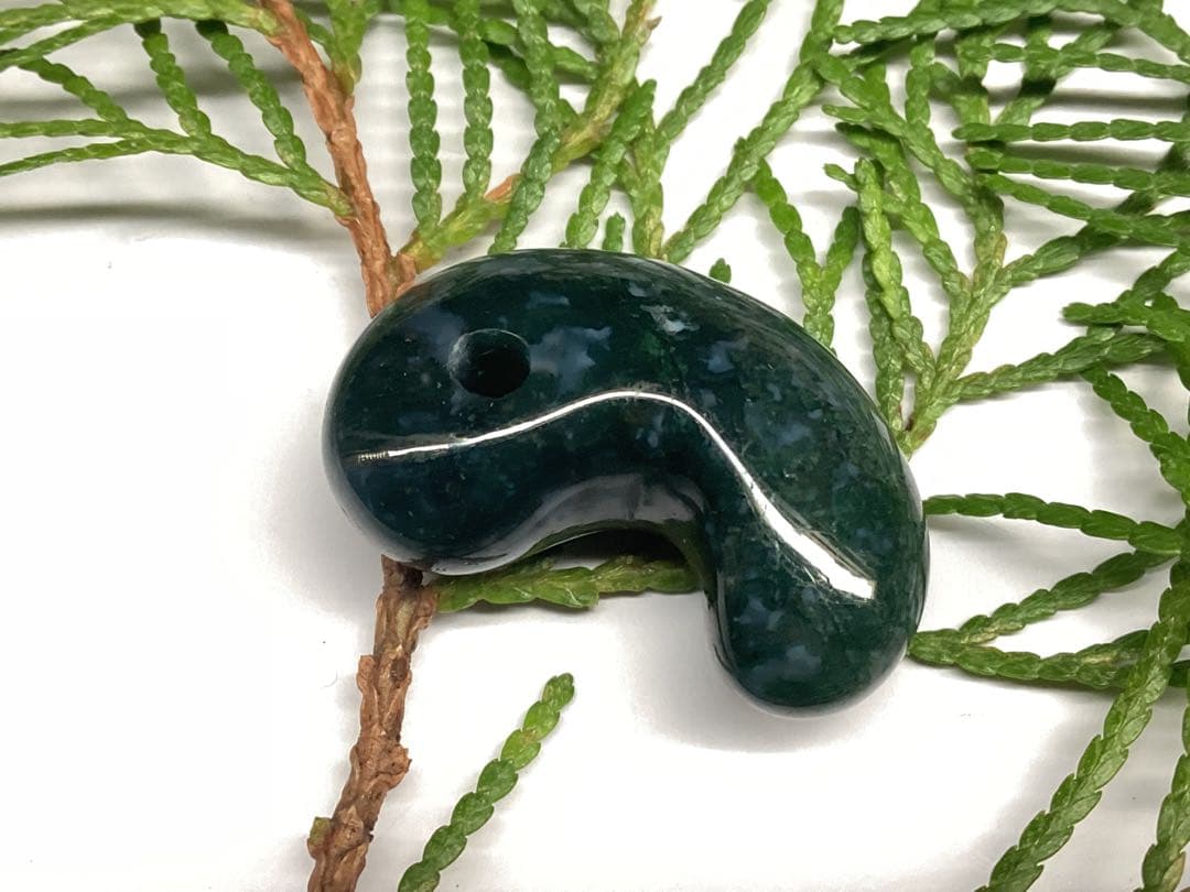 ✳最上位‼️出雲石【碧玉】勾玉 浮き草*雪輪のW文様入りのコレクション