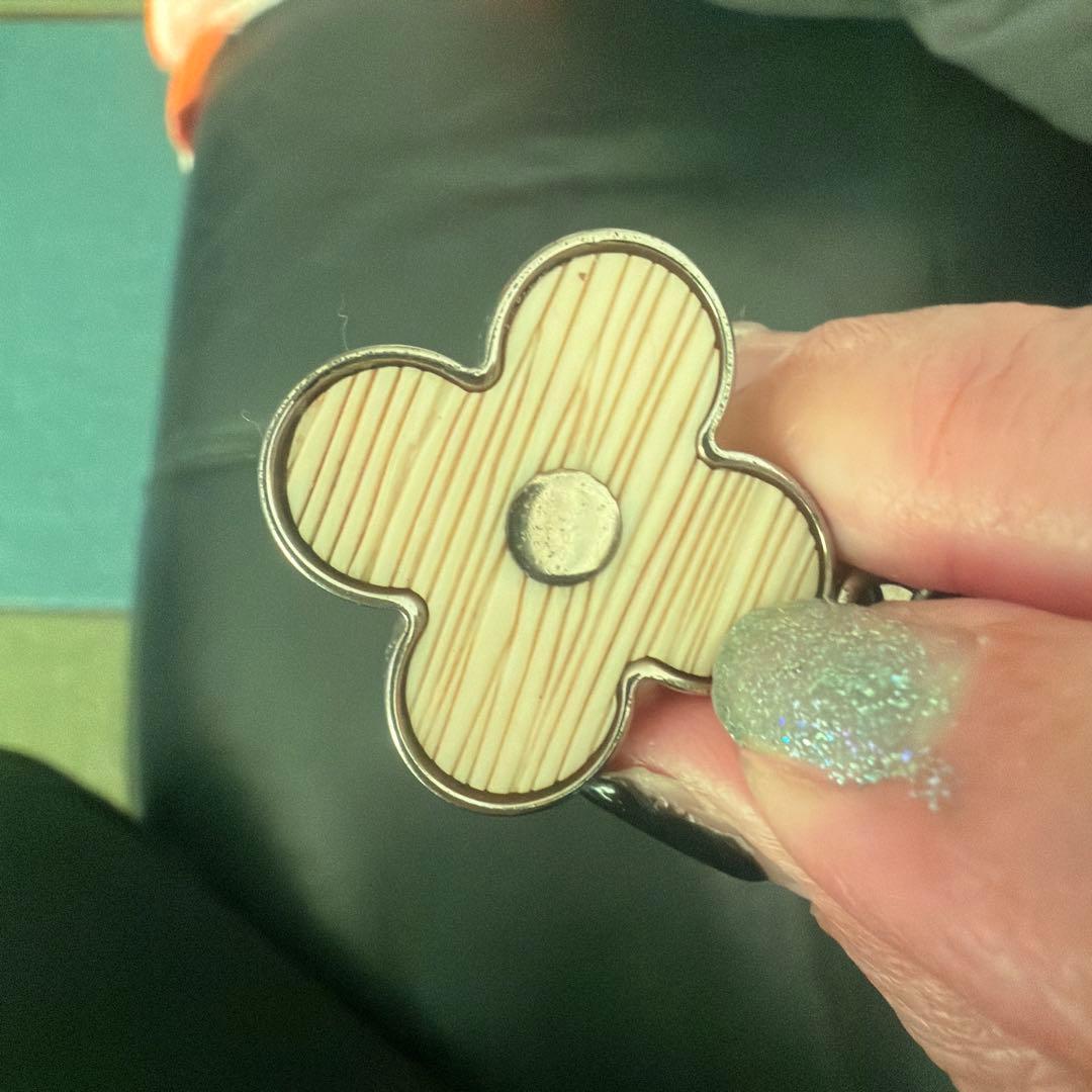 Louis Vuitton フラワーモチーフ チャーム