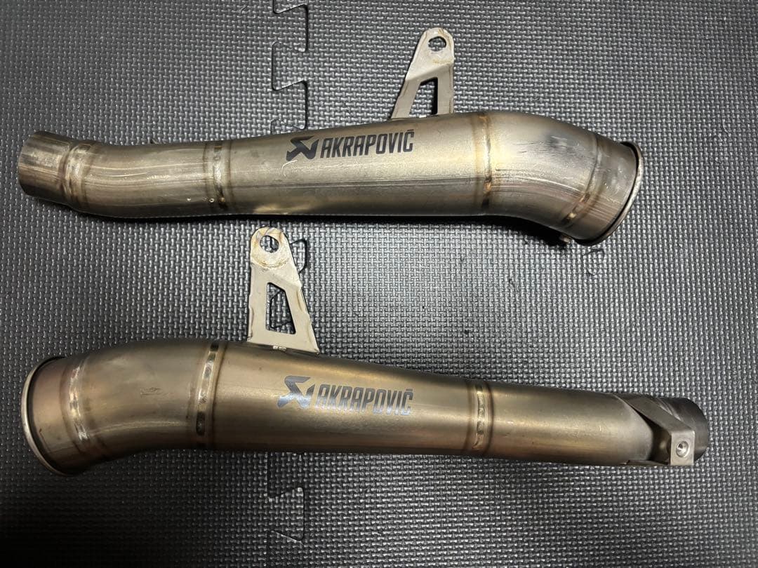 アクラボビッチ マフラー　　AKRAPOVIC
