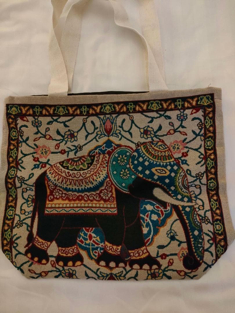 象さんが大きく刺繍された可愛いトートバッグ② - メルカリ