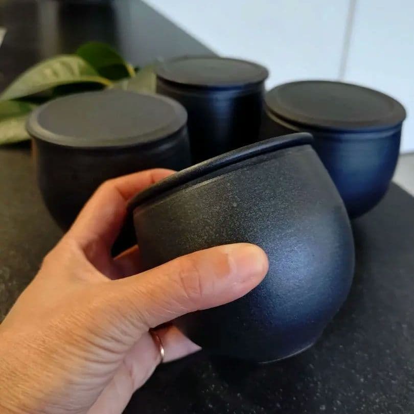 小野俊さん 蓋物 丸型 S 黒鉄釉 4個セット