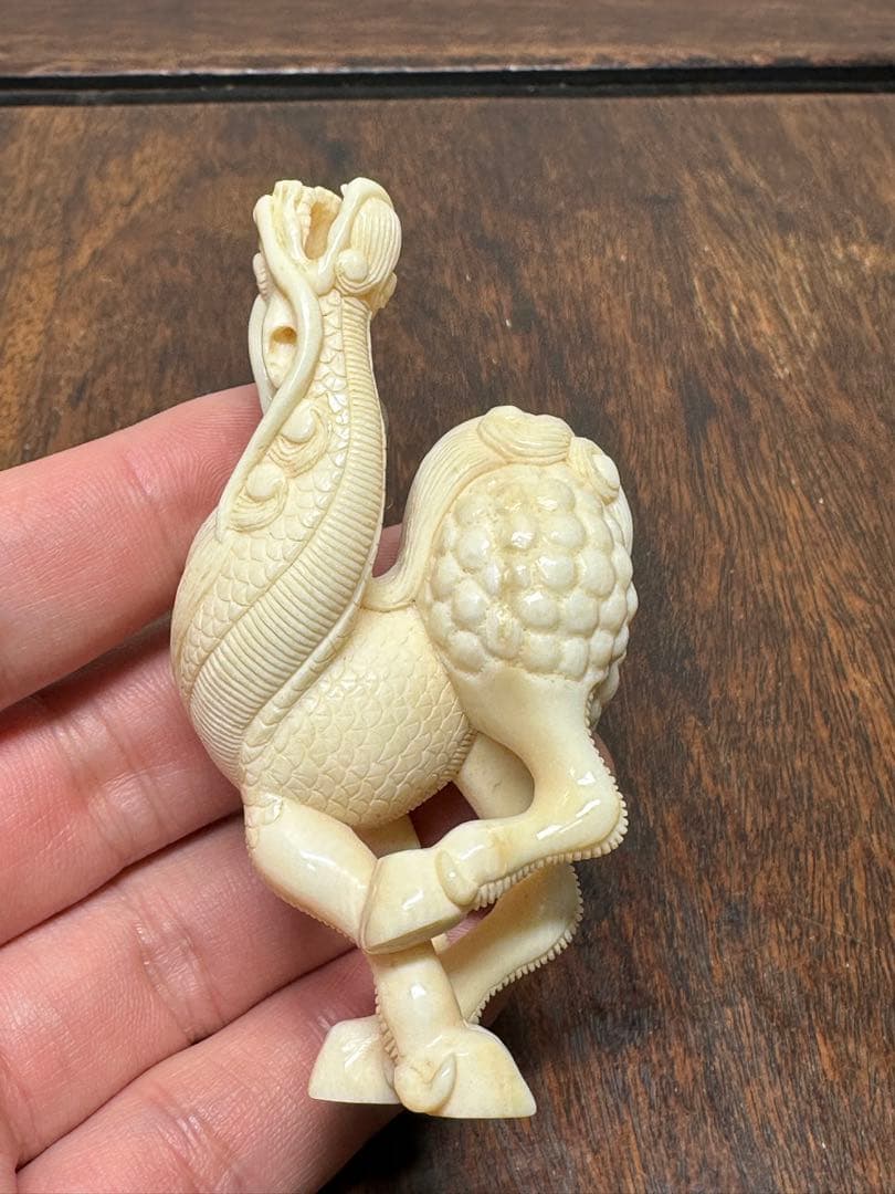 キリン麒麟 緒締 根付 提げ物 牙彫 天然材質 置物 骨董古美術 ねつけ