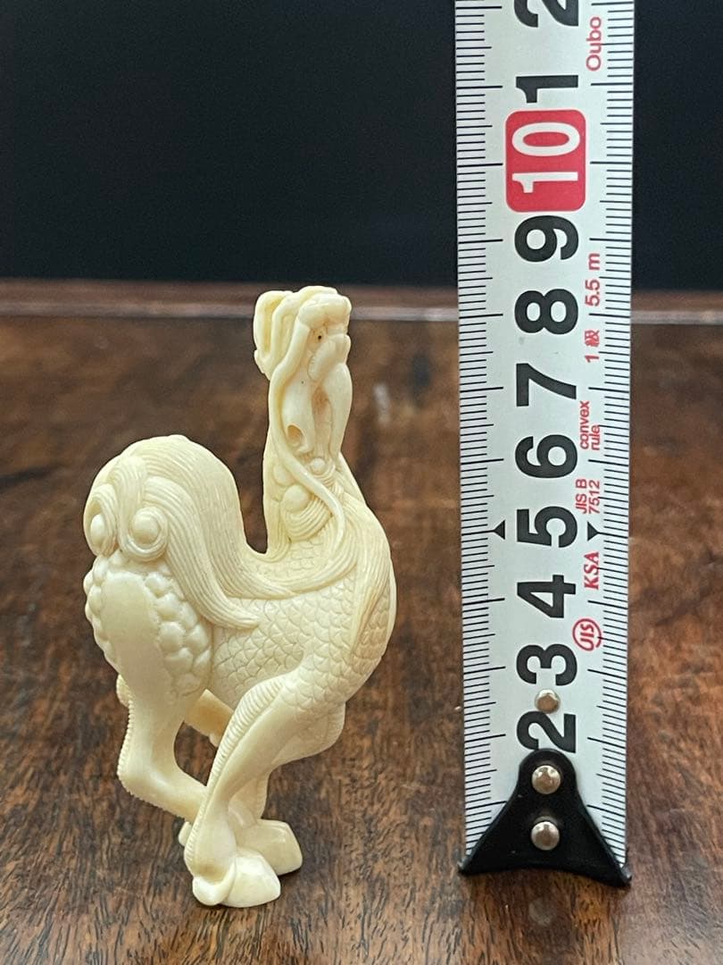 キリン麒麟 緒締 根付 提げ物 牙彫 天然材質 置物 骨董古美術 ねつけ