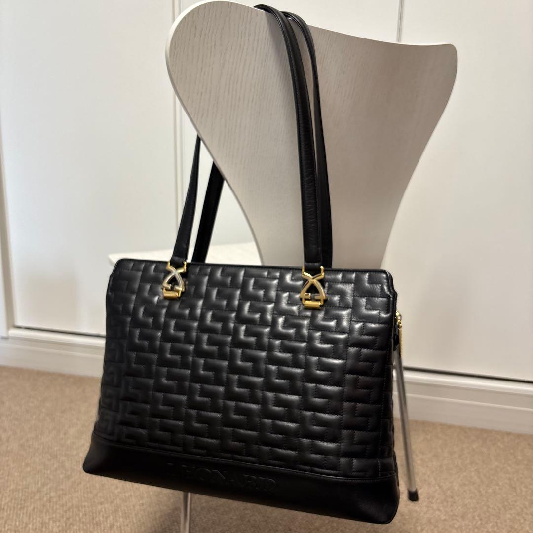 レオナール　ショルダーバッグ　ブラック　牛革 LEONARD - レオナール ショルダーバッグ 斜め掛け レディース LEONARD