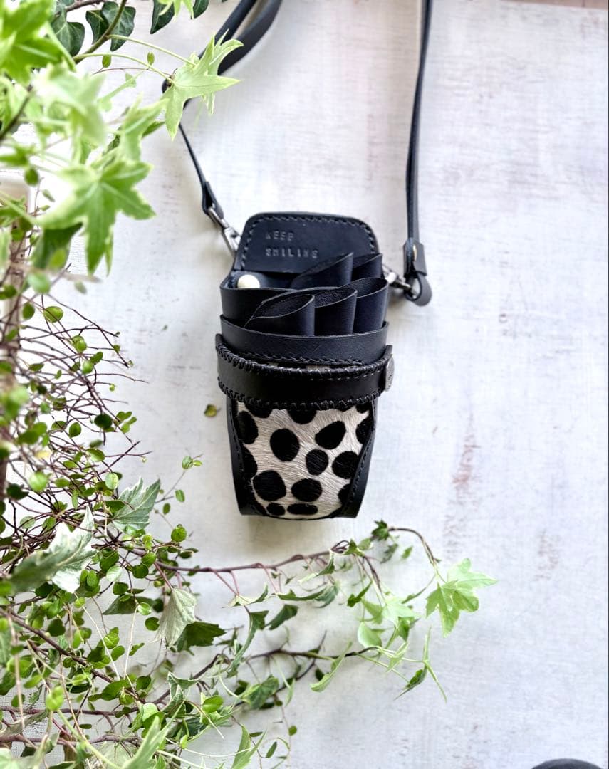 ヌメ革ブラック、ハラコダルメシアンのシザーケース - メルカリ