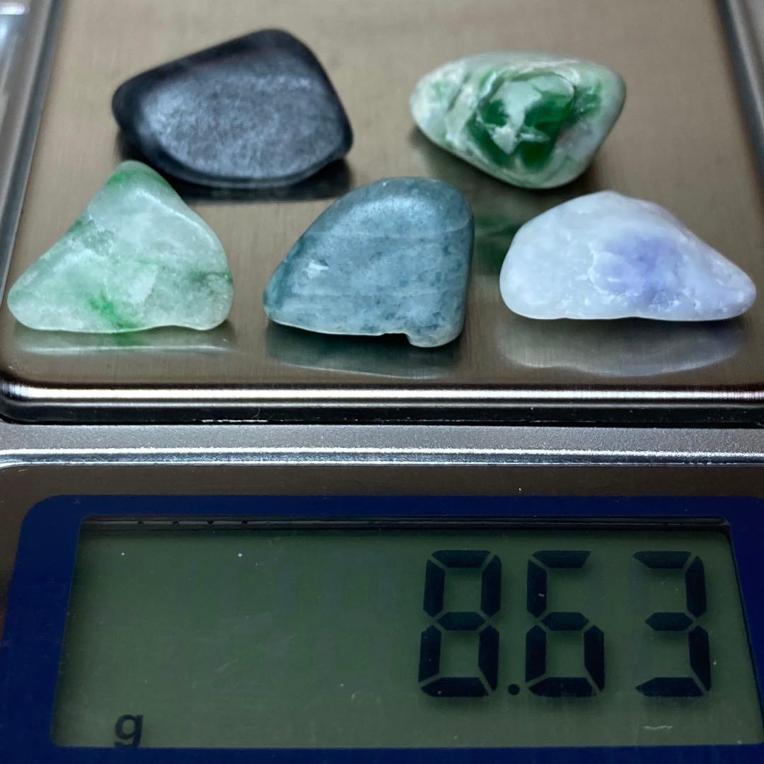 糸魚川翡翠　奇跡の５石　翡翠　原石　8.6ｇ　木箱付き