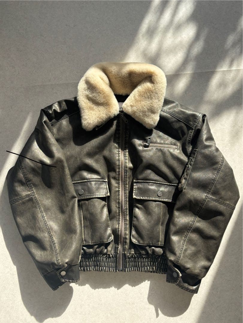 24AW SLY ヴィンテージ フェイクレザー ショート ブルゾン SLY（スライ）の「VINTAGE F/LEATHER S/BZ ヴィンテージ フェイク