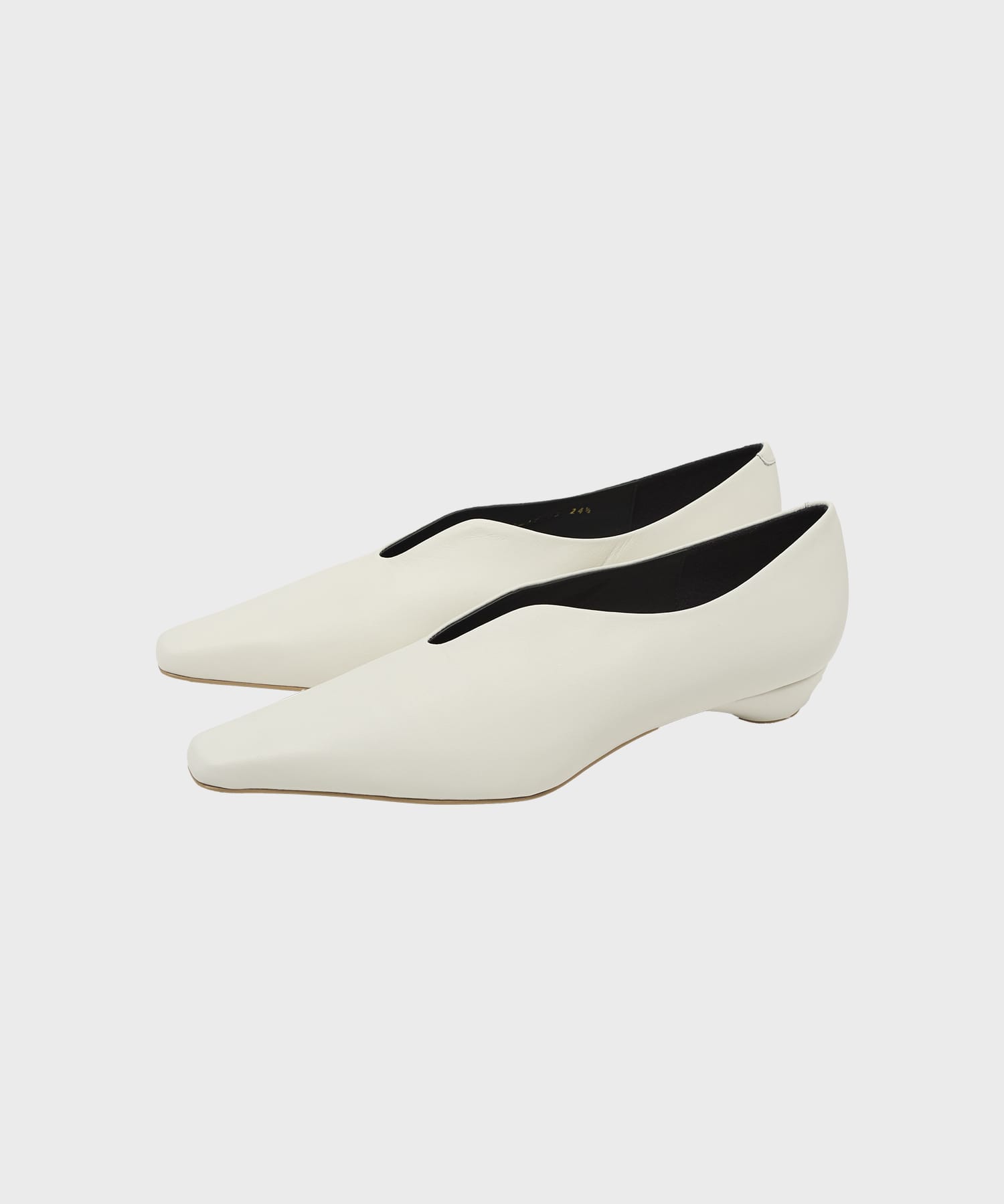 Curved Line Low Heel Pumps(22.5 WHITE): Mame Kurogouchi: WOMENS