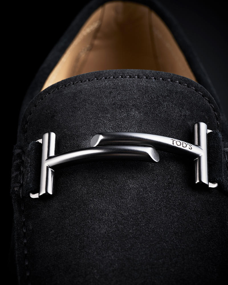 足も愛車も喜ぶ一足で、休日を最高に愉しむ～トッズ【黒の名品026