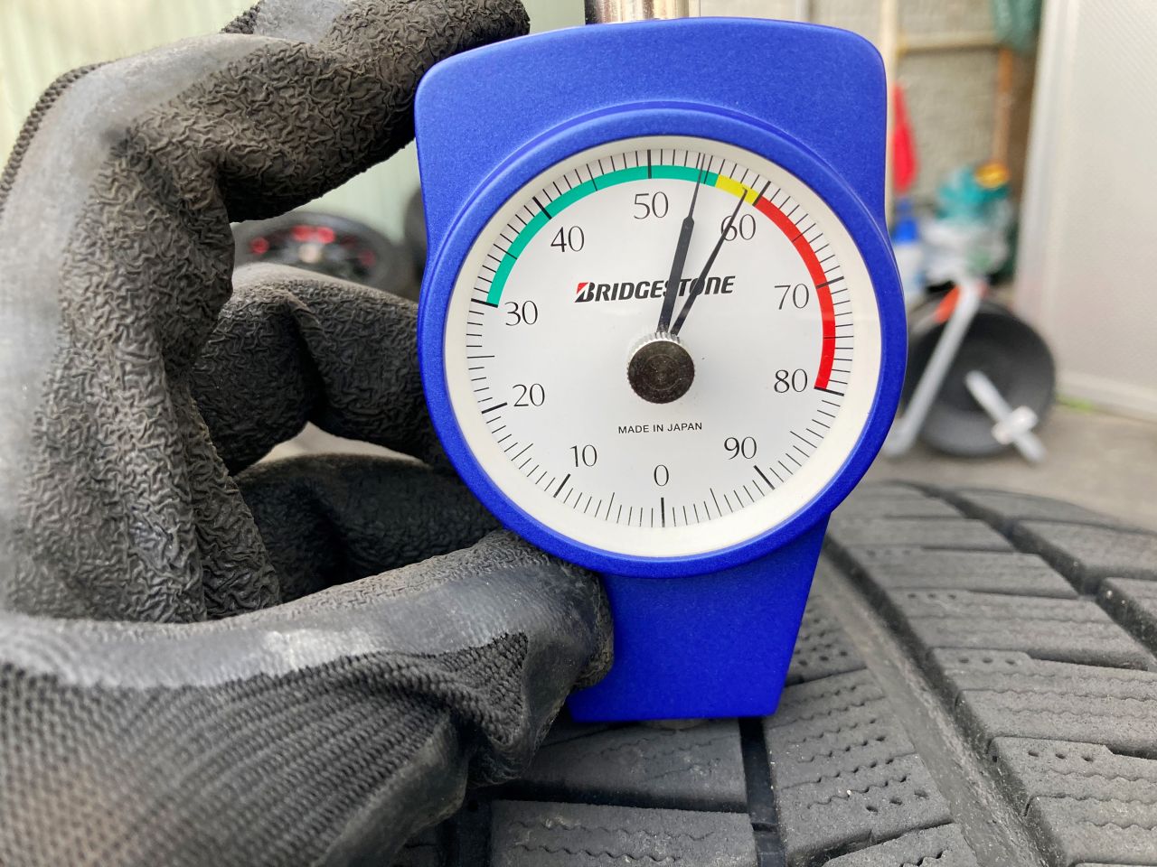 ブリヂストンのタイヤ硬度計を買ってみた