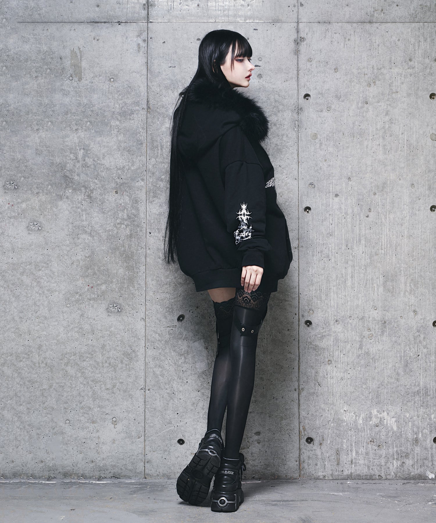 ファー付きAmiligeラインストーンZIPパーカー– A AM STUDIO