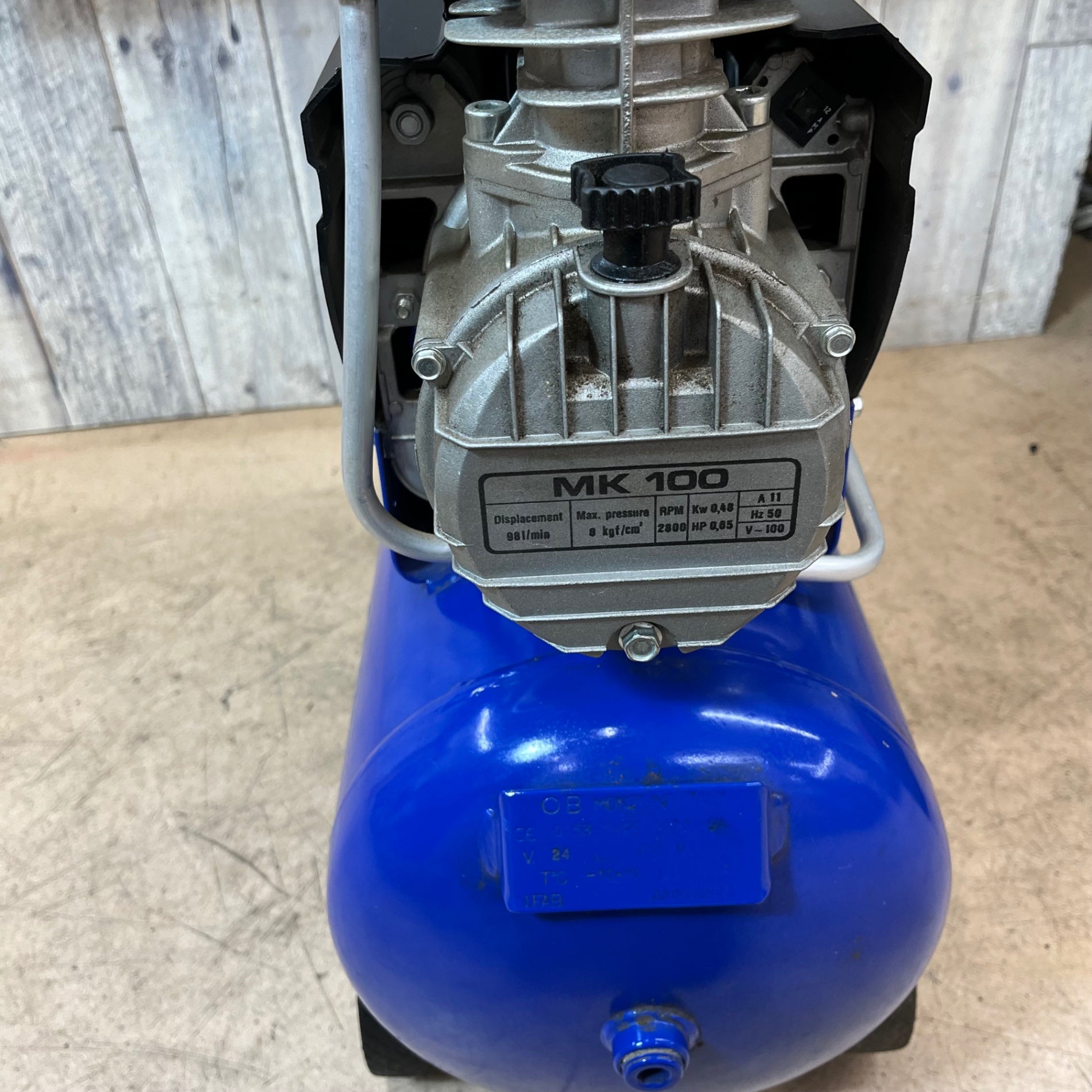 中古品/店頭受取り限定】アネスト岩田(IWATA) エアコンプレッサー