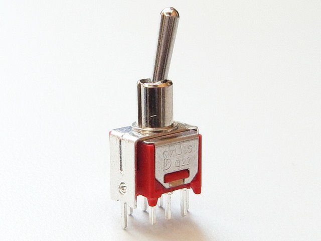 基板用小型6Pトグルスイッチ 2回路2接点: 制御部品・駆動部品 秋月電子