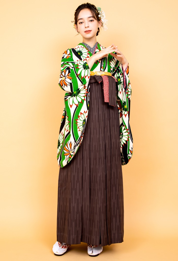 着物】緑よろけに菊+【袴】茶kansai矢絣｜卒業式袴宅配ネットレンタルange