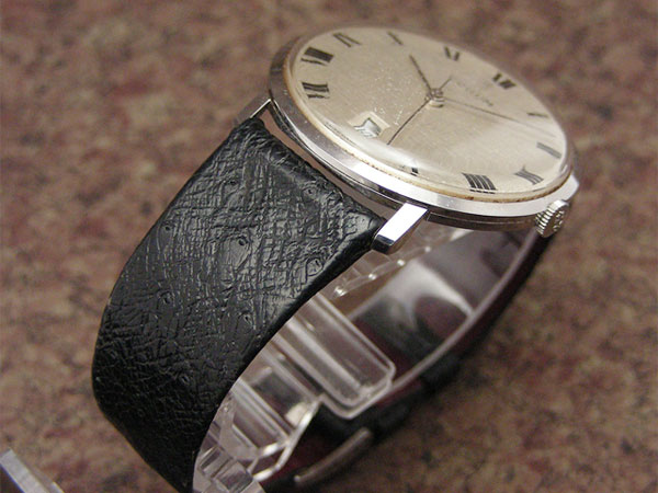 コルム 手巻き ラウンドデイト シルク調ダイアル ローマンインデックス