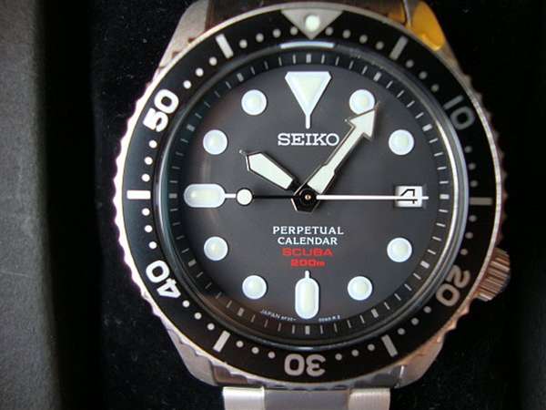 セイコー ダイバー200m パーペチュアルカレンダー SBCM023 新品