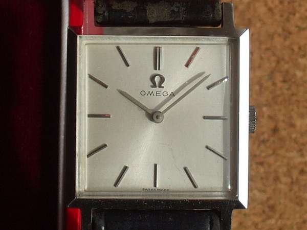 オメガ スクエア メンズサイズ Ω尾錠・BOX付 | アンティーウオッチマン