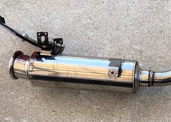 エイプ100 マフラー交換でセンターアップ化 - ASBクラフト