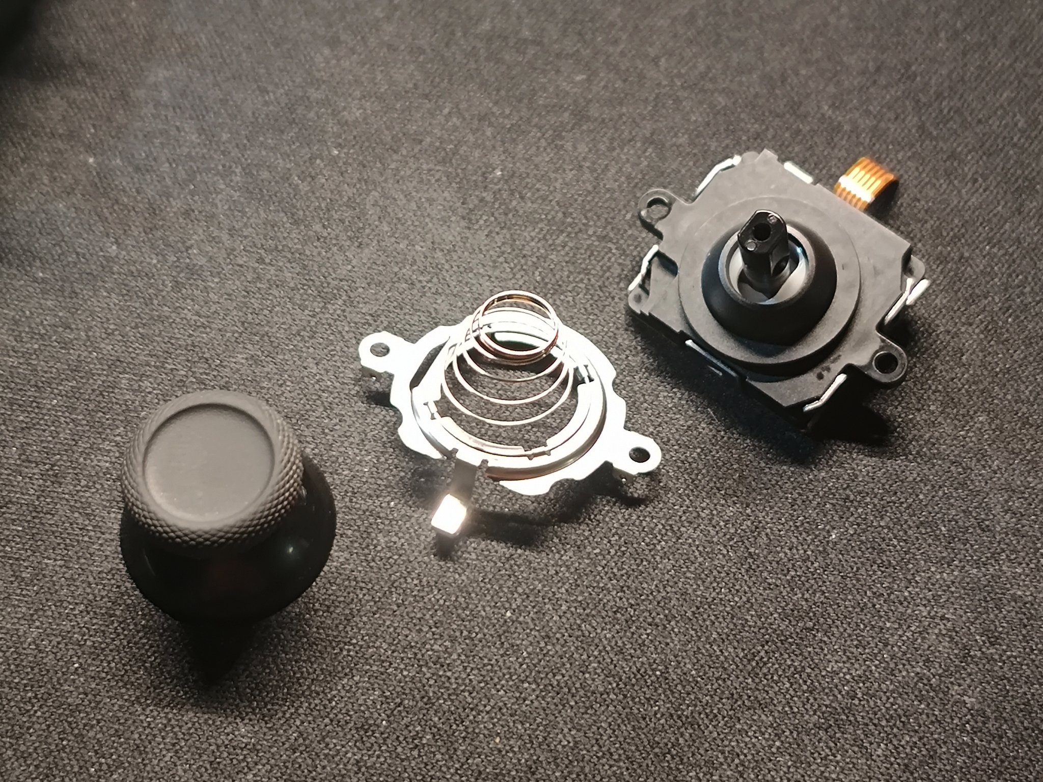 Quest3 touch コントローラーの分解清掃によるドリフト解消｜Rarata