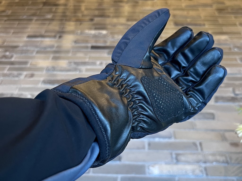 ロードバイク史上最高に贅沢な暖かさ。真冬の最強グローブに新王者誕生