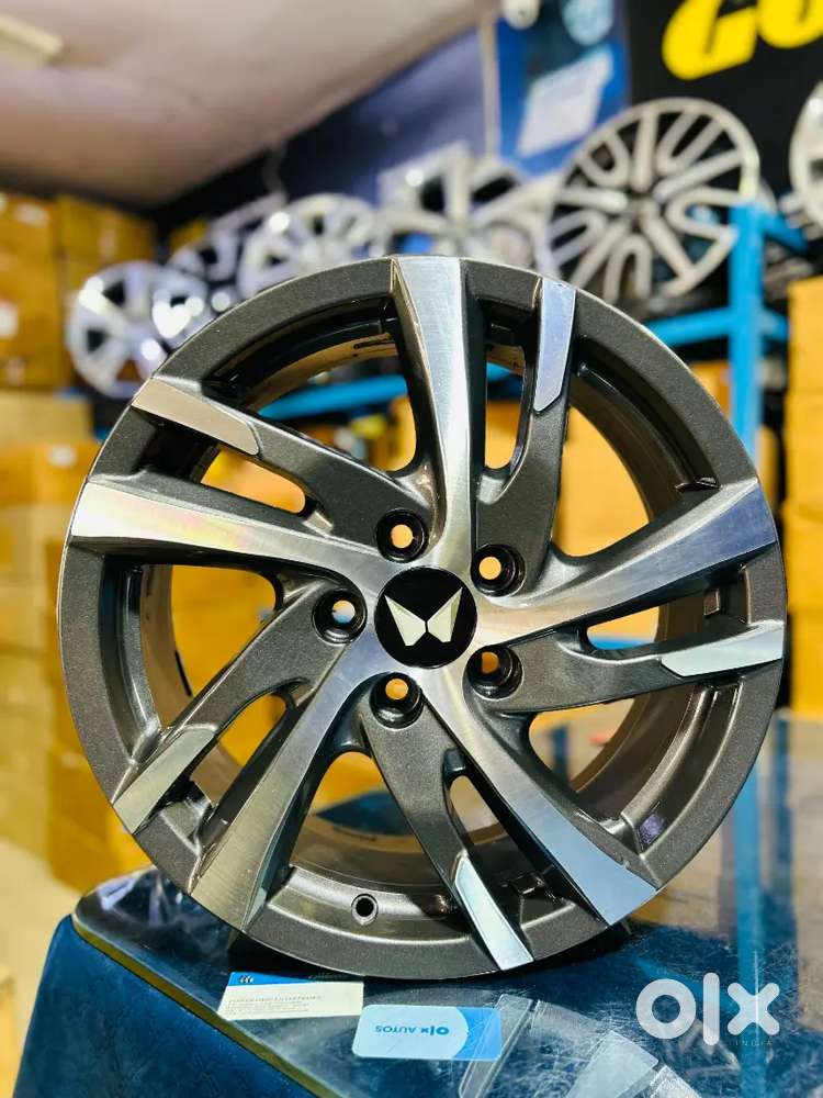 17inch Mahindra Xuv 700 Dual tone OEM Alloy Wheels Set of 4