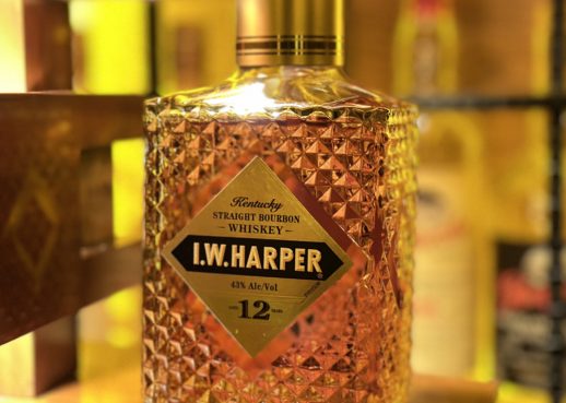 I.W.ハーパー 12年 終売で高騰 / 国分寺 LIBRE - BAR運営