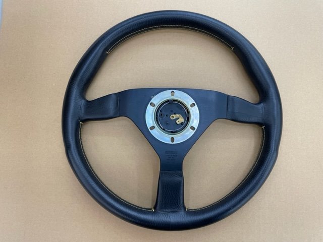 MOMO モモ ヴェローチェレーシング イエローステッチ 35パイ