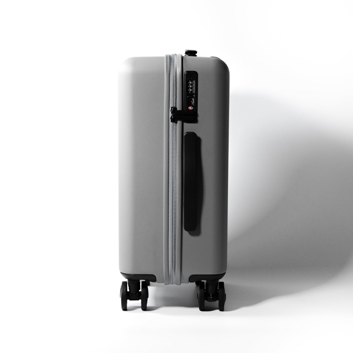 Essential Luxe Suitcase | aucentic(オーセンティック)