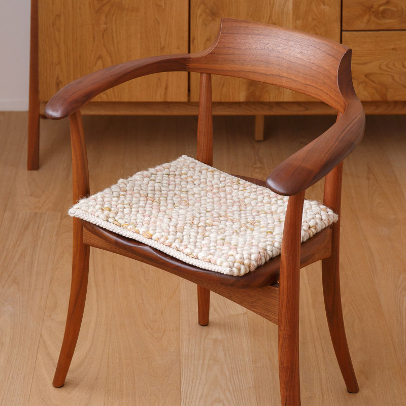 天然素材の椅子に合う厚手シートクッション / ホワイト＆ピンク ミニ