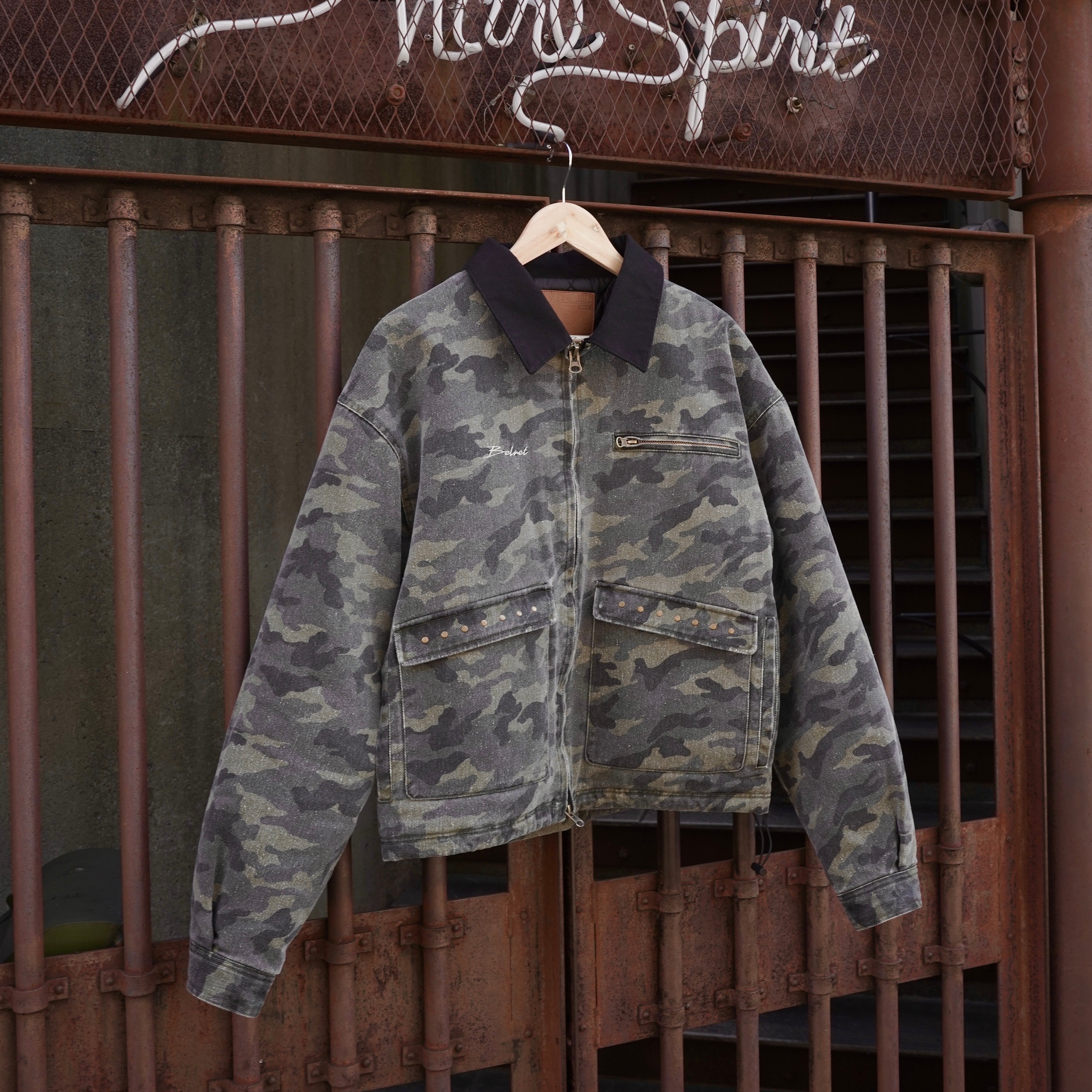Spray fade studs duck jacket / Camo – BELVET