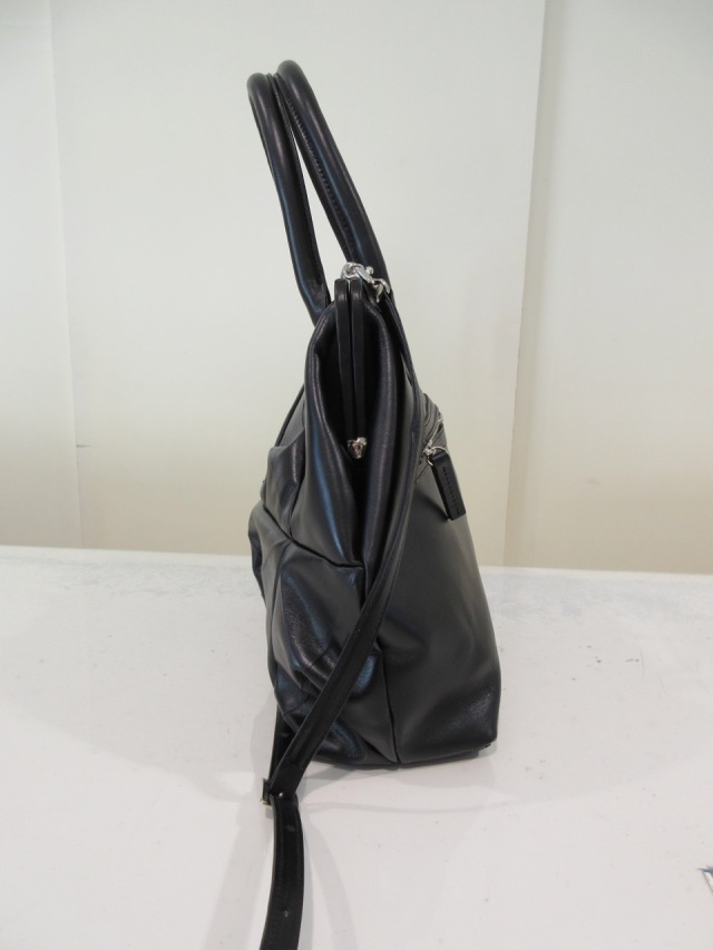 Y's YOHJI YAMAMOTO (ワイズ ヨウジヤマモト) 半艶レザー立体口金縦長