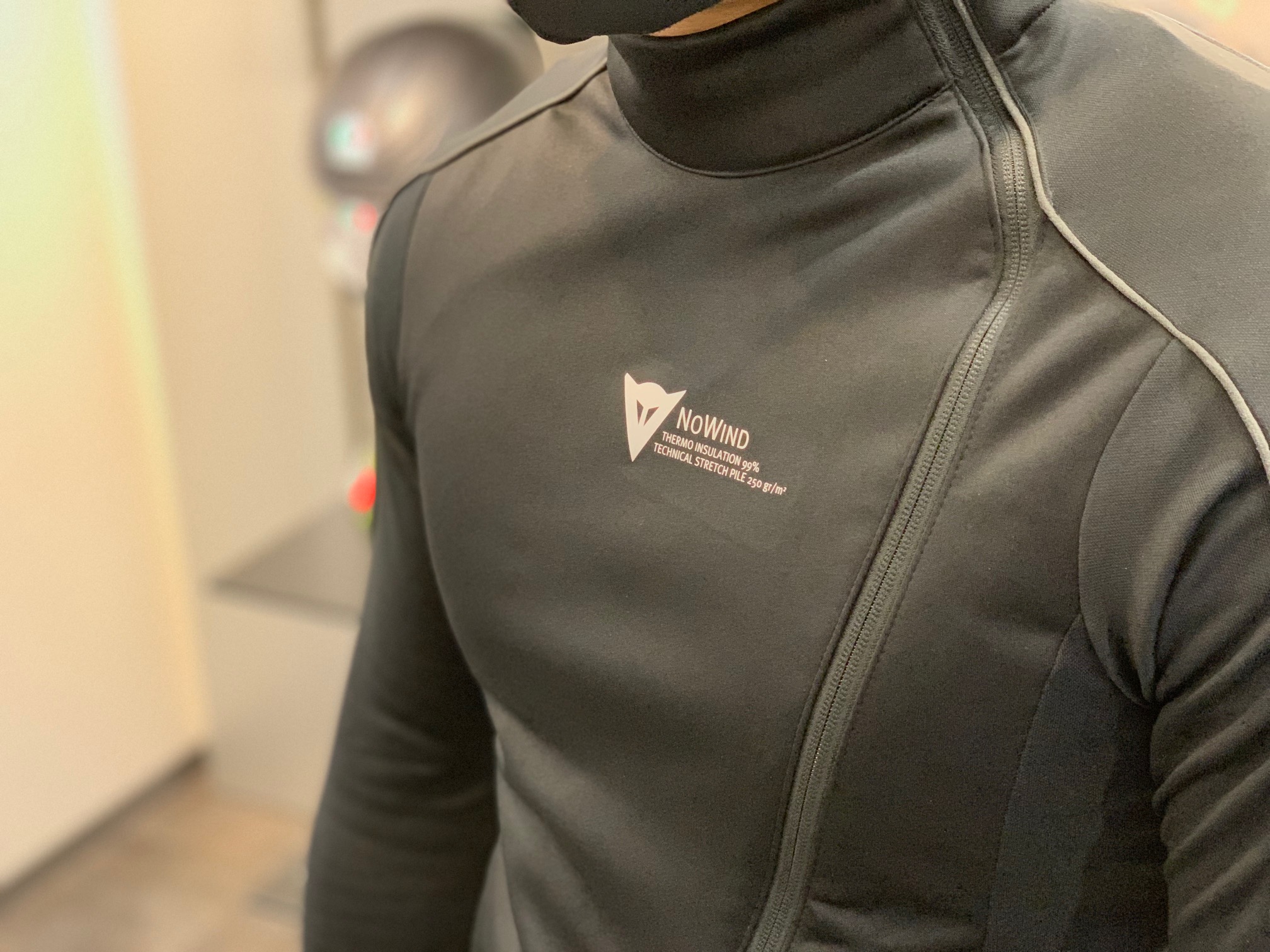 一着で断熱、防風性を備えた大人気のテクニカルインナー【D-MANTLE