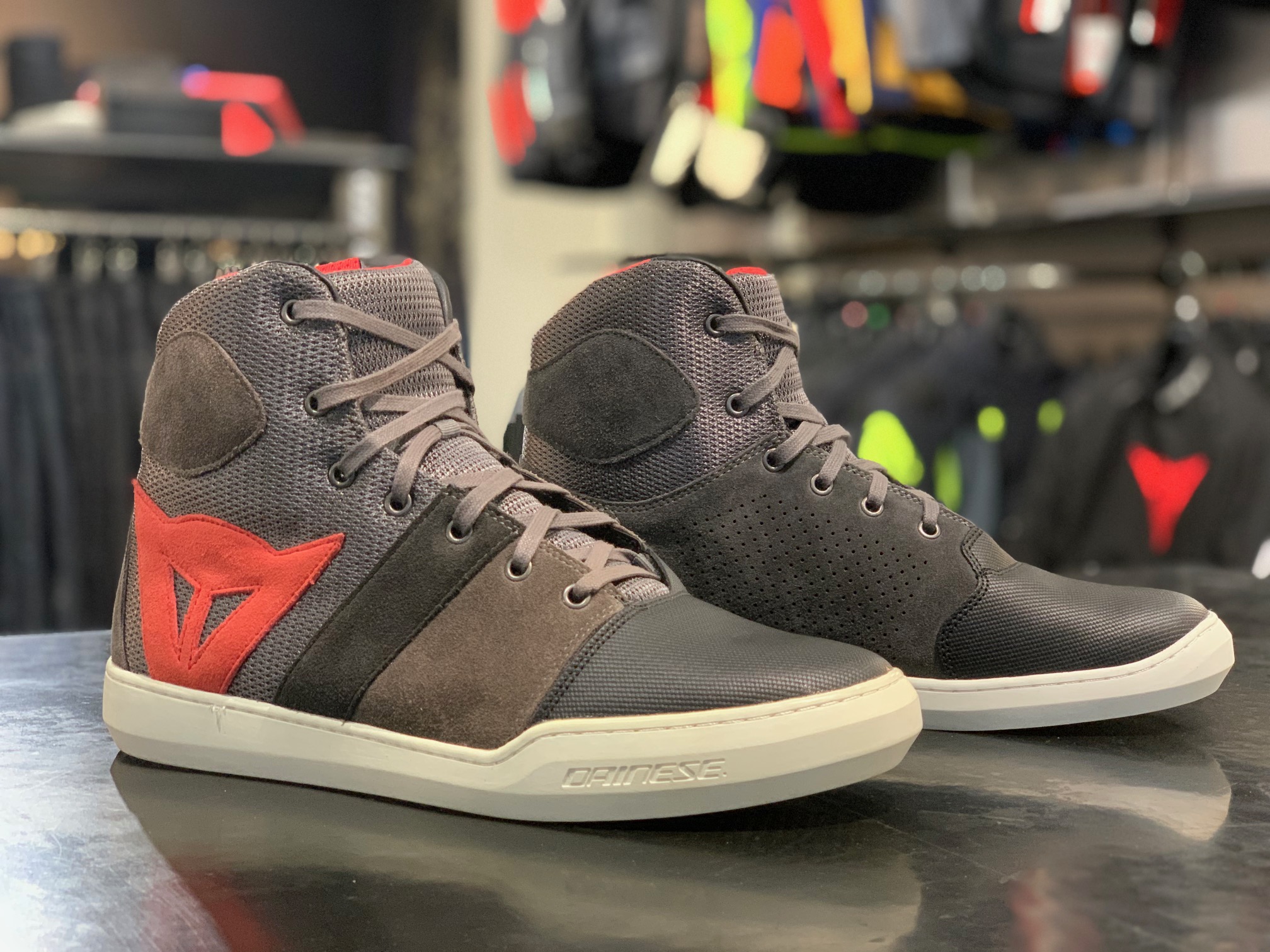 足元を快適かつスマートに魅せるお勧めのカジュアルシューズ