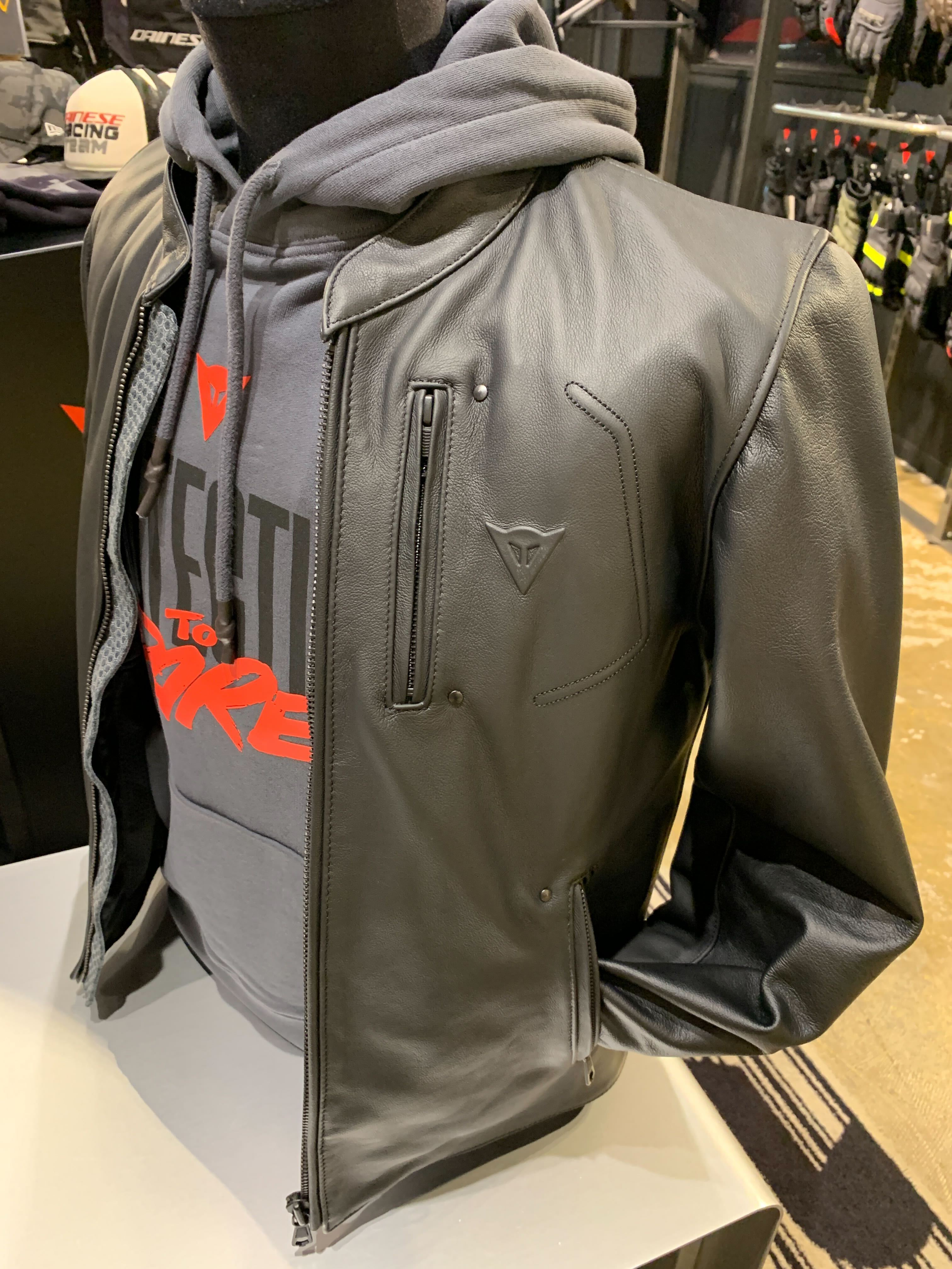 シンプルでスタイリッシュ！新作レザージャケット【FULCRO】のご紹介です