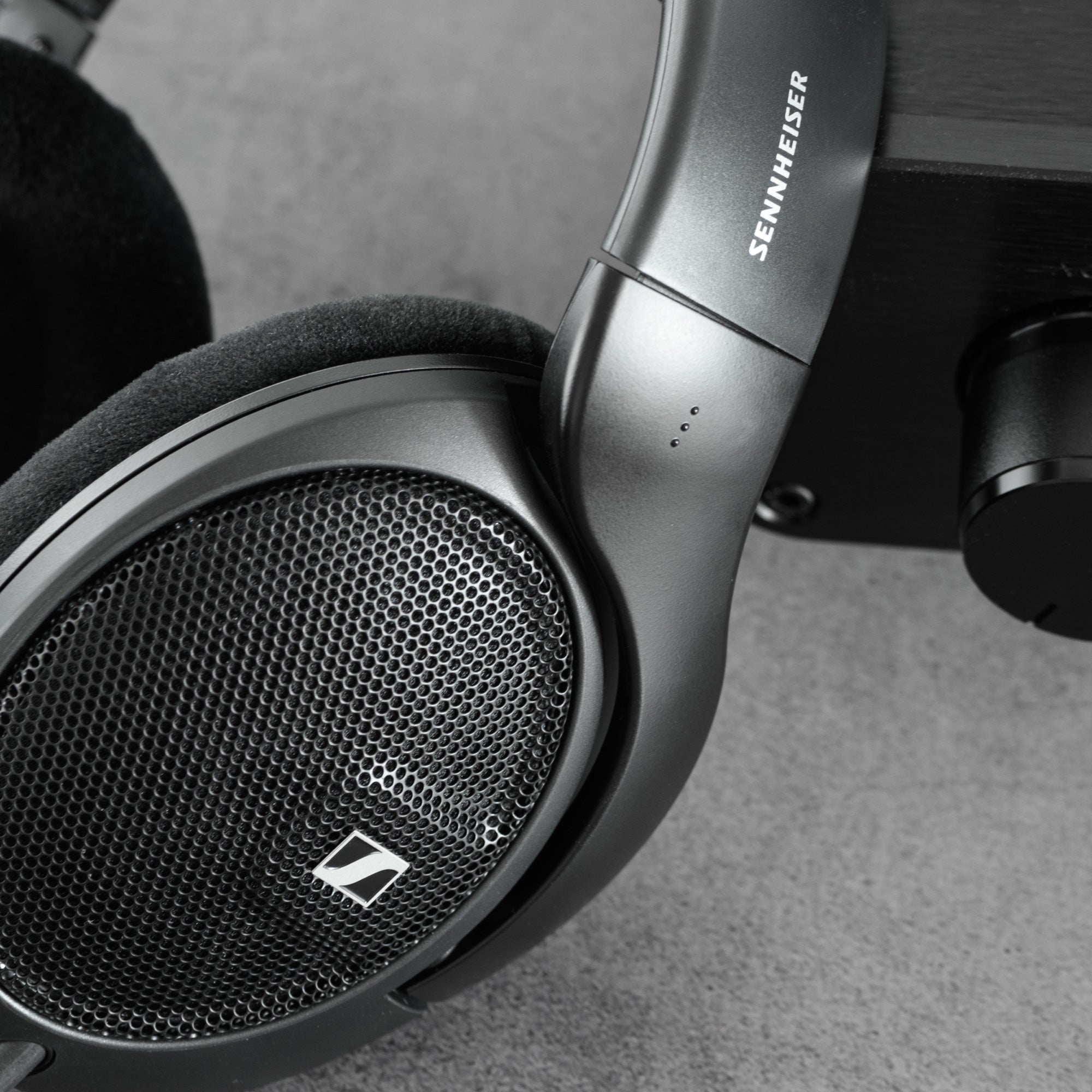 Sennheiser HD 560 S Open-Back Dynamic Headphones | Bloom Audio