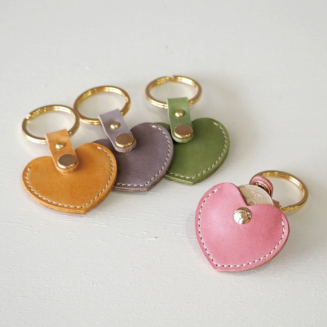01329】500円玉が入るキーホルダー ハート型 本革 – ニシカゼ