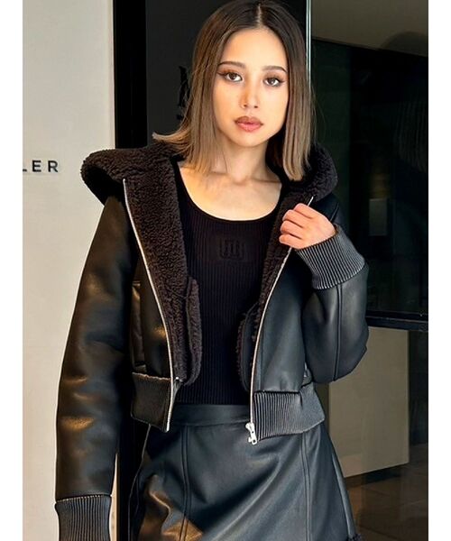 GYDA（ジェイダ）の「フーディーフェイクレザーボアコート【SETUP着用