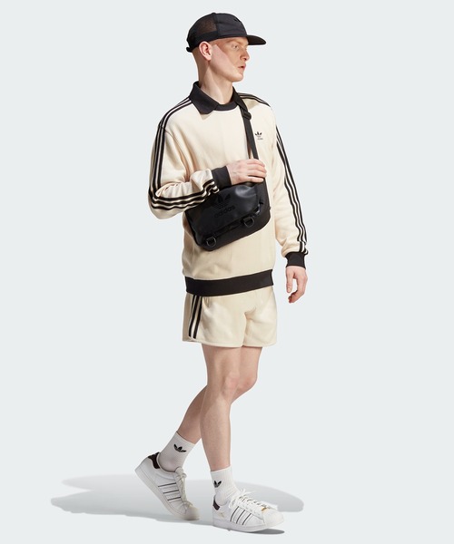 adidas（アディダス）の「アディカラー クラシックス ワッフル クルー