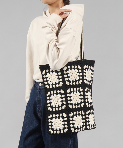 niko and（ニコアンド）の「オリジナルモチーフ編みトートバッグ