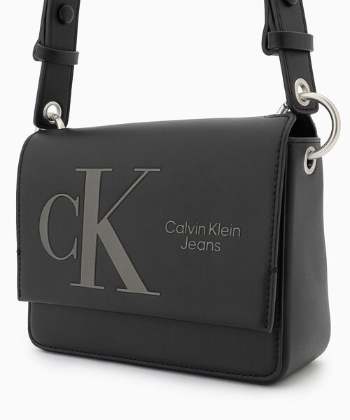 Calvin Klein（カルバン・クライン）の「SCULPT ボクシー クロスボディ
