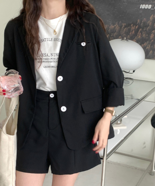 emi+（エミプラス）の「テーラードサマージャケット+ショートパンツ