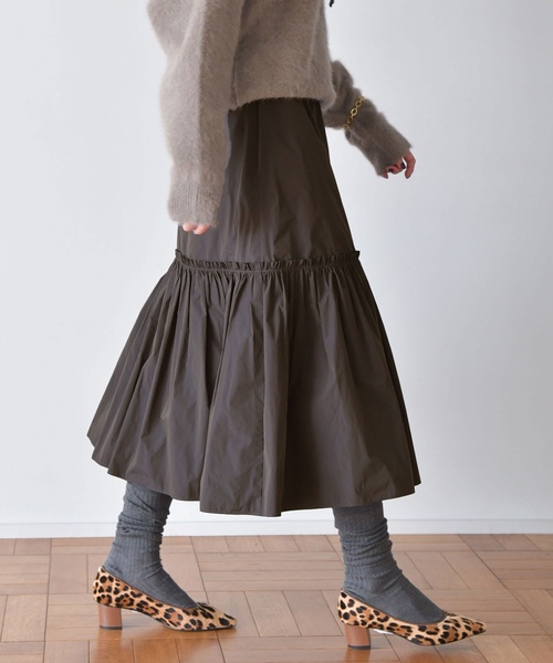 IENA（イエナ）の「メモリータフタ ギャザーティアードスカート