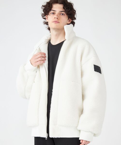 Calvin Klein（カルバン・クライン）の「リバーシブル シェルパ