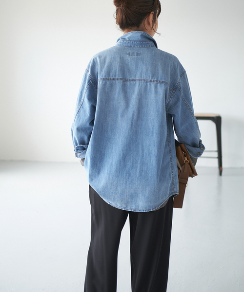 Spick & Span（スピックアンドスパン）の「ライトオンスデニムシャツ
