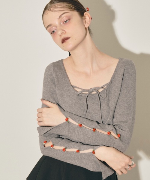 VIOLETTA（ヴィオレッタ）の「ローズモチーフクロップドニットトップス