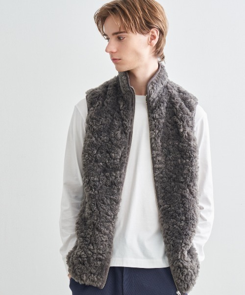 three dots（スリードッツ）の「アップサイクル エコファー ジップ